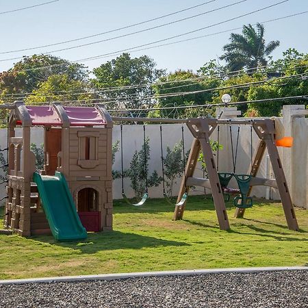 Family Complex Beside Beach W/Pool Montego Bay #1 Exterior foto