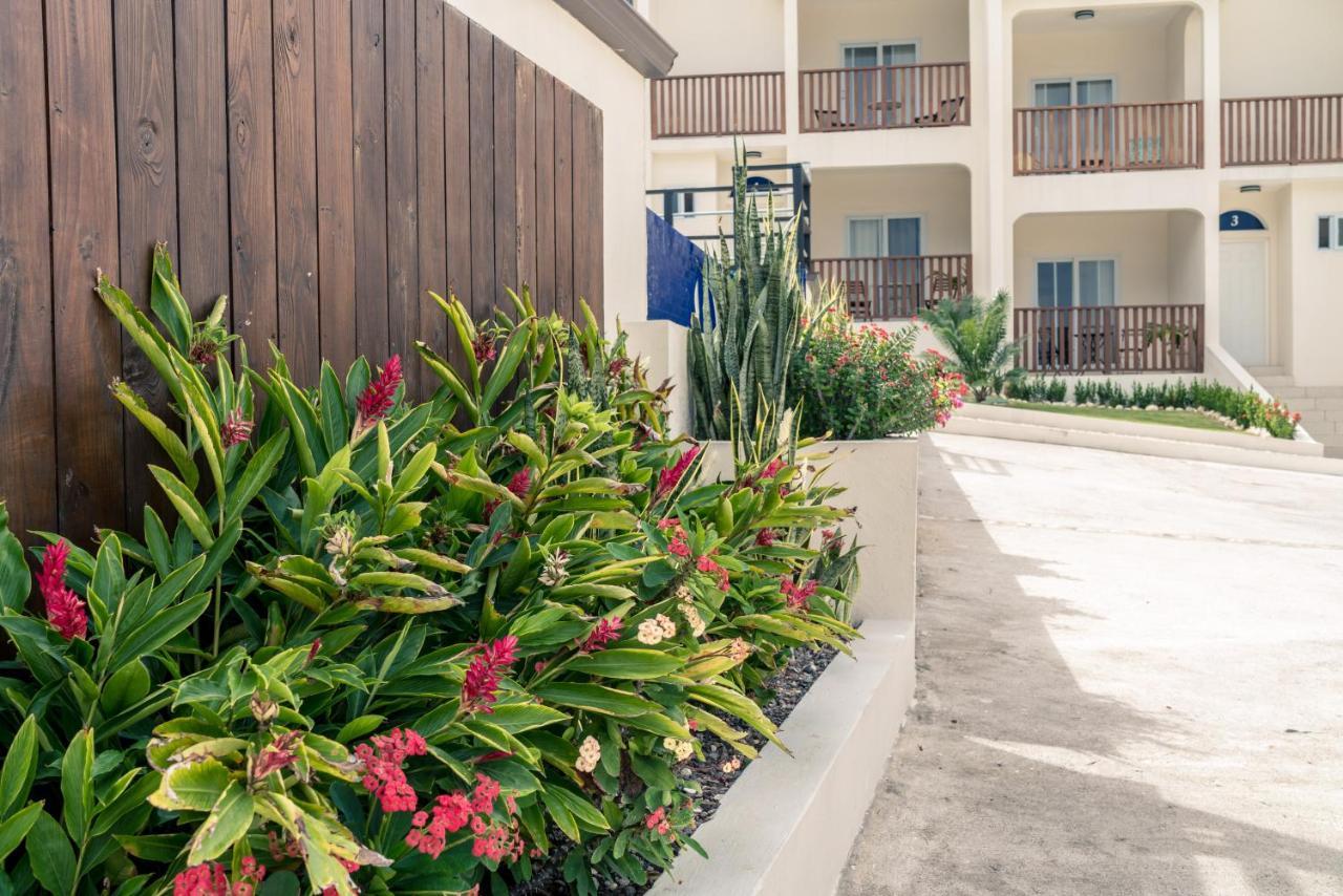 Family Complex Beside Beach W/Pool Montego Bay #1 Exterior foto