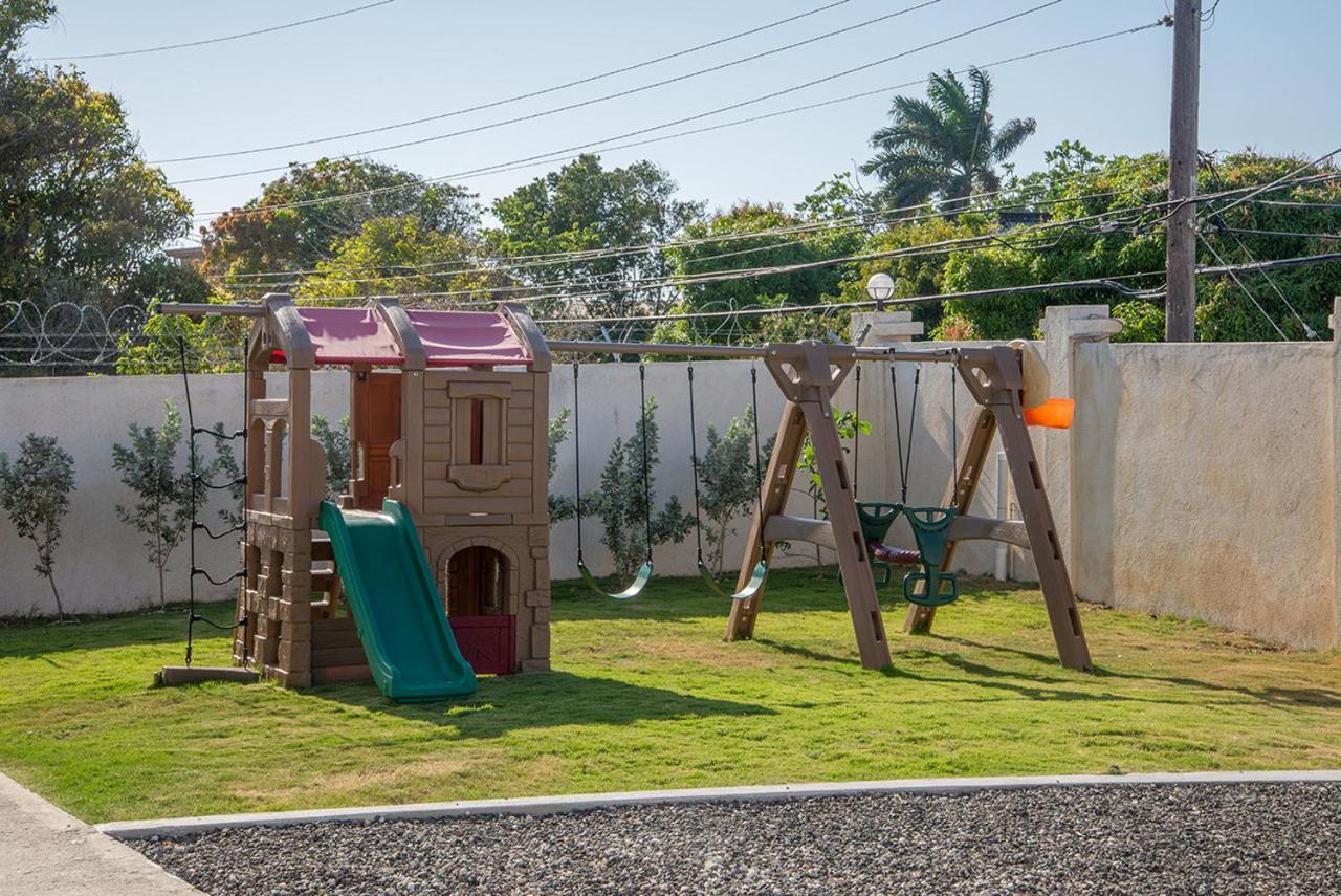 Family Complex Beside Beach W/Pool Montego Bay #1 Exterior foto
