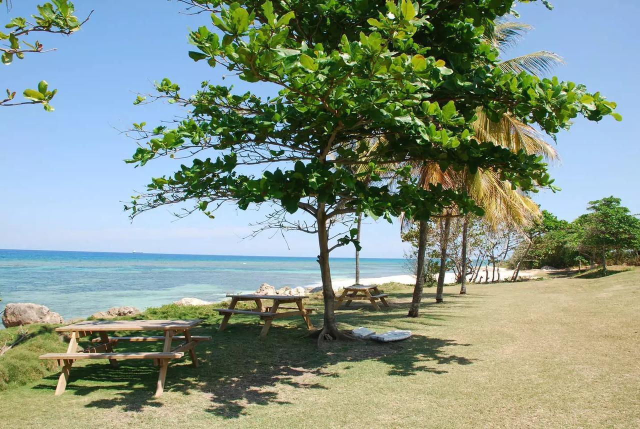 Family Complex Beside Beach W/Pool Montego Bay #1 Exterior foto